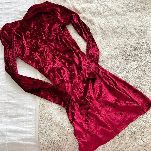Red Velvet Scrunched Bodycon Dress - Picture 2 of 2
